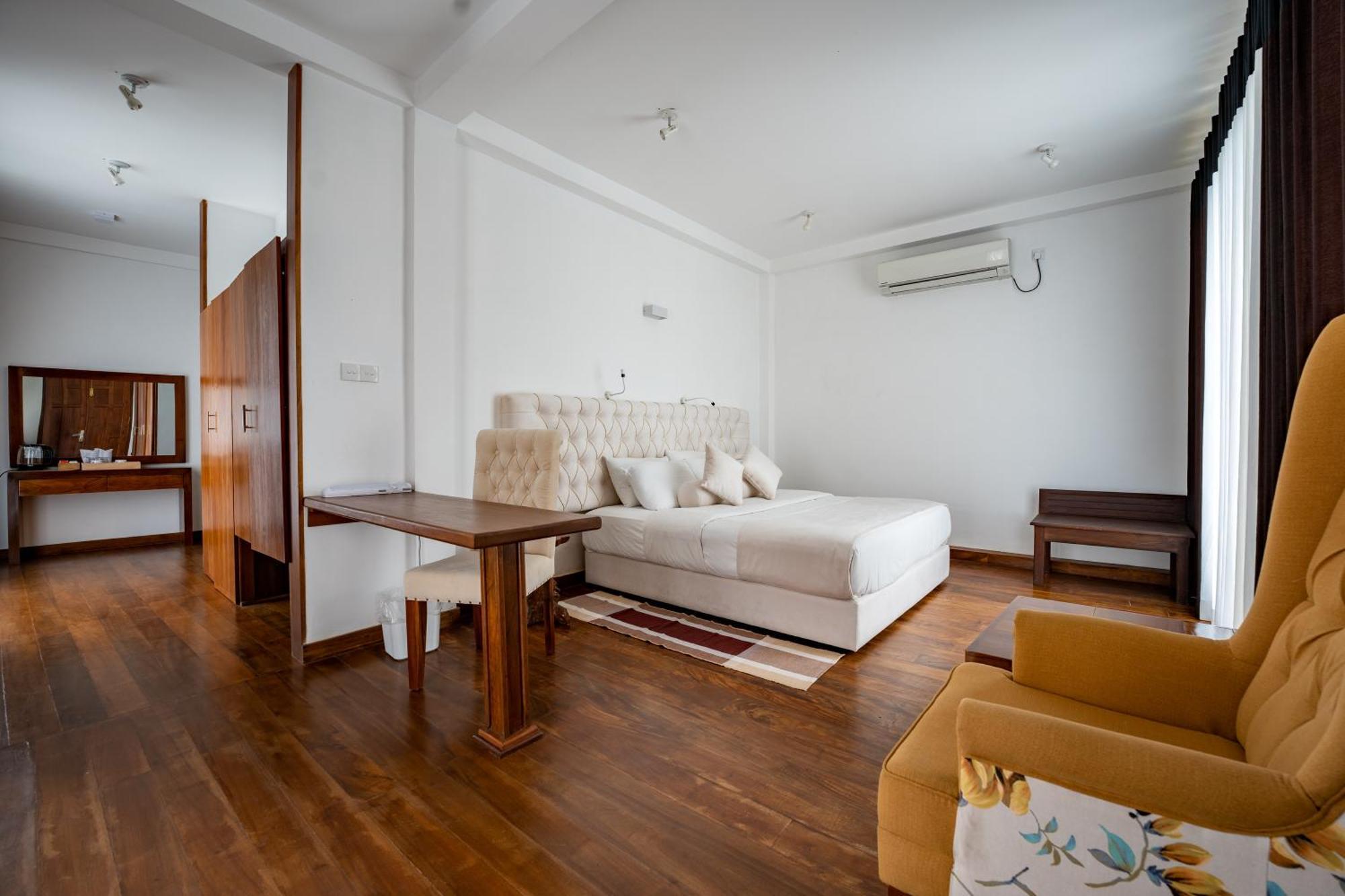 Shanthi Uyana Kandy Exterior photo