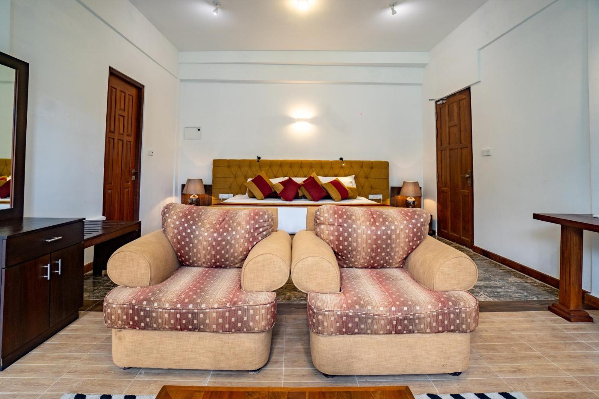 Shanthi Uyana Kandy Exterior photo